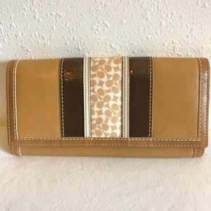 Coach Woman Tan Brown Pattern Wallet ~ NWT